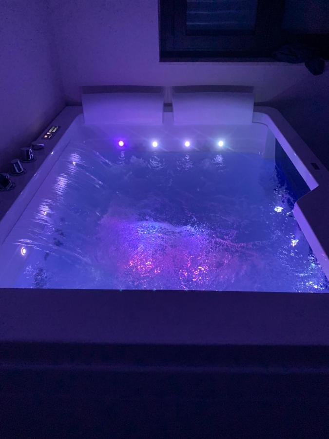Athena Rooms With Private Spa 파키노 외부 사진